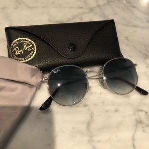 Silver round ray bans